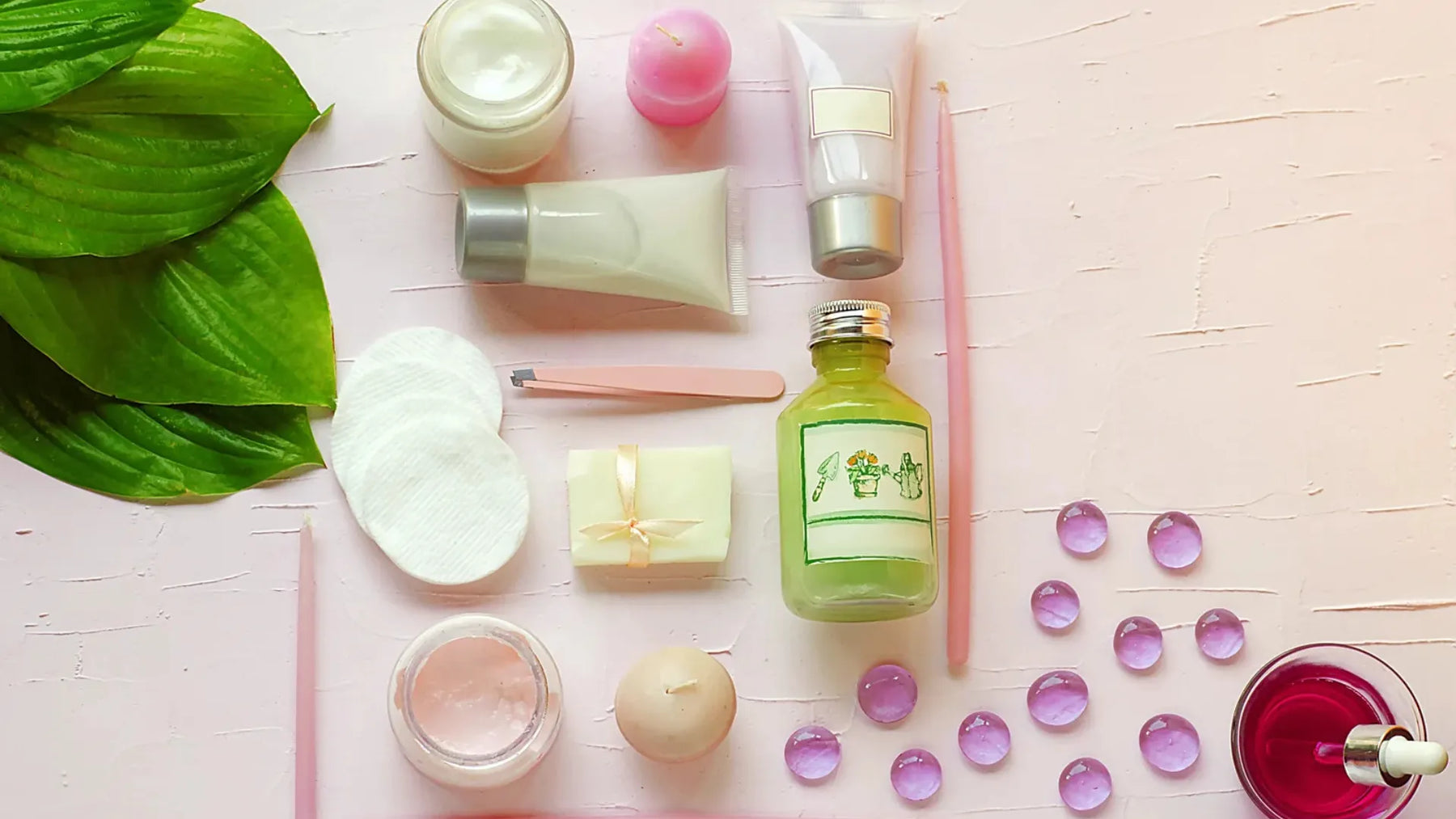 Natural cosmetic ingredients and skincare formulation materials for skin-safe cosmetic product development.